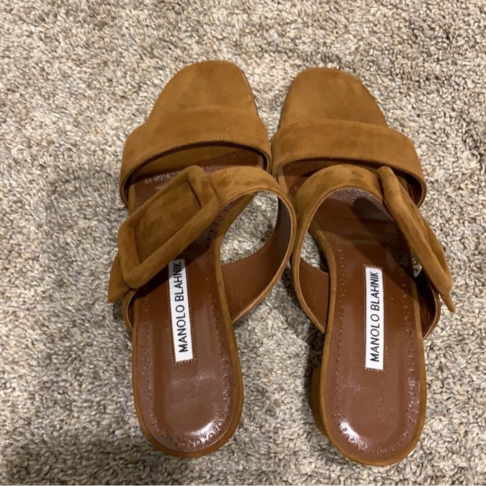 Manolo Bhlanik Suede Buckle Sandal